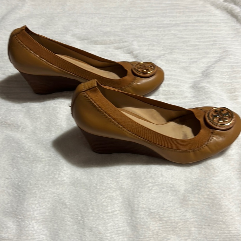 Tory burch tan wedges size 7